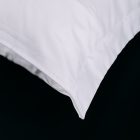 3 oldalon 5 cm angolszéllel oldalt áthajtós fehér pamut-szatén 40x50+15cm 
